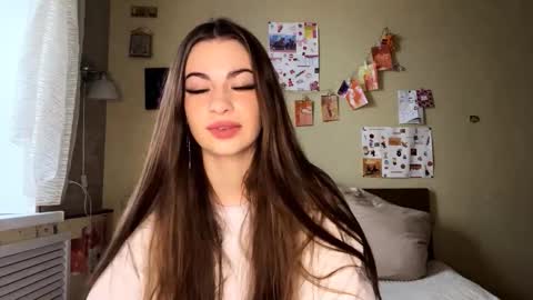 Snapshot of rhiannonmuccigrosso chatting on 4, 11, 2025 Anna online show from 4, 11, 2025