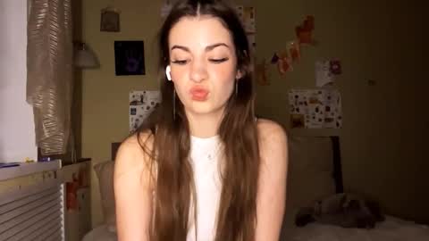 Snapshot of rhiannonmuccigrosso chatting on 21, 11, 2025 Anna online show from 21, 11, 2025