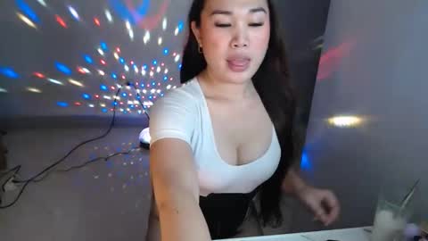 Snapshot of ricaluvzz chatting on 13, 11, 2025 RICA online show from 13, 11, 2025