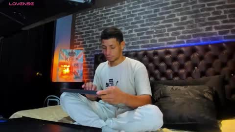 Snapshot of richar_98 chatting on 18, 12, 2025 --- Richar --- online show from 18, 12, 2025