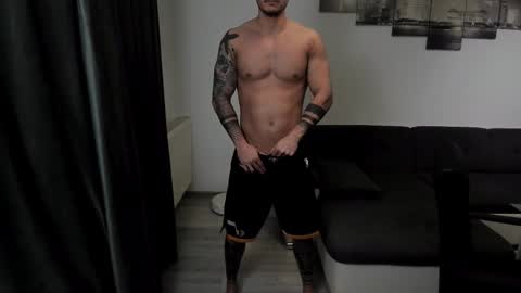 Snapshot of richarddarell chatting on 6, 11, 2025 RichardDarell online show from 6, 11, 2025