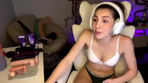 Snapshot of richhousewives chatting on 20, 10, 2025 Amber online show from 20, 10, 2025