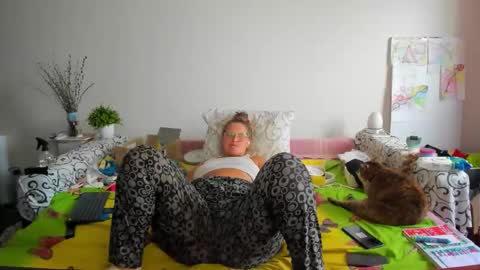 Anna - not anna - right Anna  online show from 10, 10, 2025