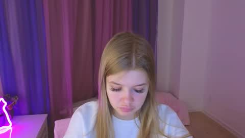 Snapshot of riinaaa chatting on 12, 11, 2025 Rina online show from 12, 11, 2025