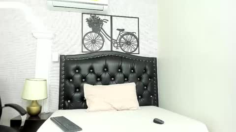 Snapshot of riley_reid_milf chatting on 8, 1, 2026 Oriana online show from 8, 1, 2026