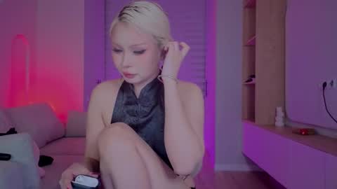 Snapshot of rileymee chatting on 25, 10, 2025 rileymee online show from 25, 10, 2025