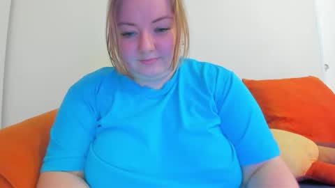 Snapshot of rina16 chatting on 25, 11, 2025 rina16 online show from 25, 11, 2025