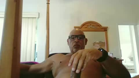 Snapshot of rionel chatting on 4, 11, 2025 RioNel online show from 4, 11, 2025