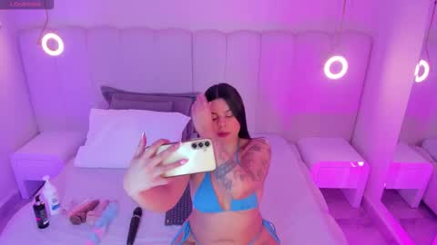 Snapshot of riri_candy chatting on 12, 10, 2025 Riri Candy online show from 12, 10, 2025