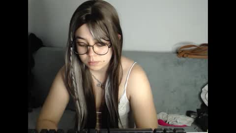 Snapshot of rivadeneira222 chatting on 28, 9, 2025 PeachSalinger online show from 28, 9, 2025