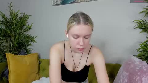 river_stoynee online show from 4, 10, 2025
