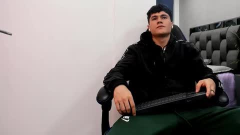 Snapshot of roan_birkin chatting on 8, 10, 2025 Roan Birkin online show from 8, 10, 2025