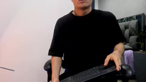 Snapshot of roan_birkin chatting on 11, 10, 2025 Roan Birkin online show from 11, 10, 2025