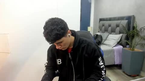 Snapshot of roan_birkin chatting on 12, 10, 2025 Roan Birkin online show from 12, 10, 2025