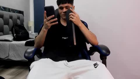 Snapshot of roan_birkin chatting on 15, 10, 2025 Roan Birkin online show from 15, 10, 2025