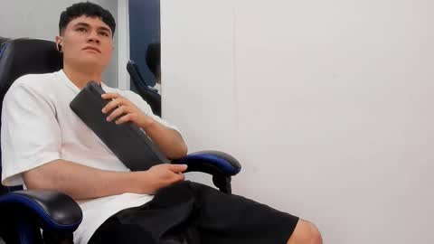 Snapshot of roan_birkin chatting on 16, 10, 2025 Roan Birkin online show from 16, 10, 2025