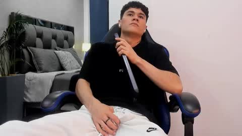 Snapshot of roan_birkin chatting on 20, 10, 2025 Roan Birkin online show from 20, 10, 2025