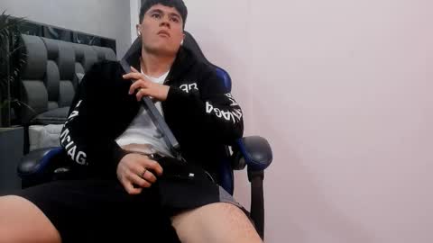 Snapshot of roan_birkin chatting on 22, 10, 2025 Roan Birkin online show from 22, 10, 2025