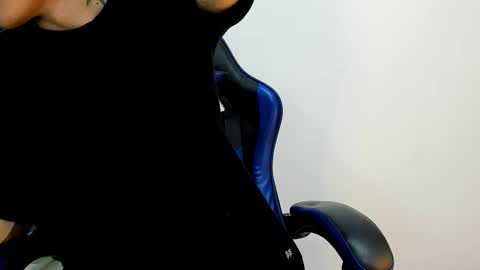 Snapshot of roan_birkin chatting on 27, 10, 2025 Roan Birkin online show from 27, 10, 2025