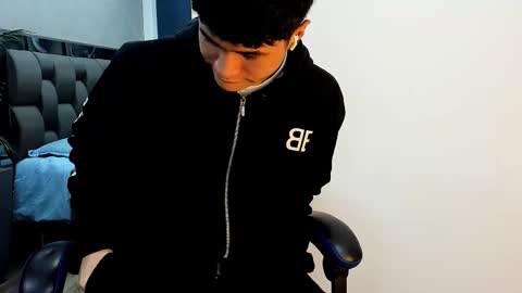 Snapshot of roan_birkin chatting on 4, 11, 2025 Roan Birkin online show from 4, 11, 2025