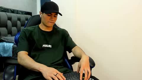 Snapshot of roan_birkin chatting on 7, 11, 2025 Roan Birkin online show from 7, 11, 2025