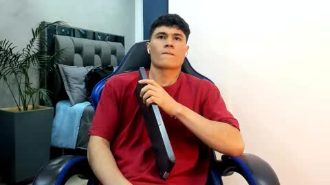 Snapshot of roan_birkin chatting on 10, 11, 2025 Roan Birkin online show from 10, 11, 2025