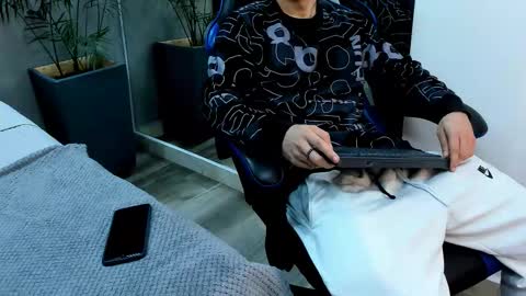 Snapshot of roan_birkin chatting on 17, 11, 2025 Roan Birkin online show from 17, 11, 2025