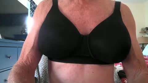 Snapshot of robert45556 chatting on 5, 12, 2025 robert online show from 5, 12, 2025