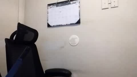 robertswhitney52 online show from 3, 3, 2026