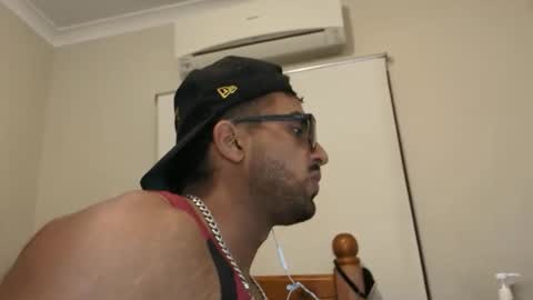 Snapshot of robin1036 chatting on 8, 4, 2026 robin1036 online show from 8, 4, 2026