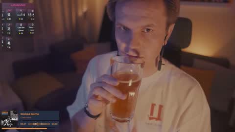 Snapshot of rocketbunnyxxx chatting on 19, 11, 2025 Rocket Bunny online show from 19, 11, 2025