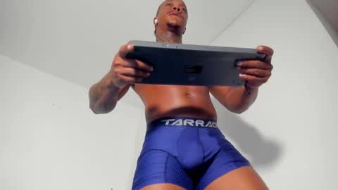 Snapshot of ronnie_777 chatting on 28, 10, 2025 Ronnie 777 online show from 28, 10, 2025