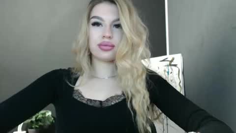 Snapshot of rosaline_ly chatting on 8, 3, 2026 Rosalina online show from 8, 3, 2026