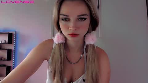 Snapshot of rose__luck chatting on 15, 9, 2025 rose__luck online show from 15, 9, 2025