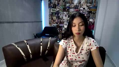 Snapshot of roseandviktor23 chatting on 21, 10, 2025 Rose Sins and Don Viktor online show from 21, 10, 2025