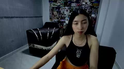 Snapshot of roseandviktor23 chatting on 22, 10, 2025 Rose Sins and Don Viktor online show from 22, 10, 2025