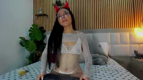 roseaurora online show from 25, 11, 2025