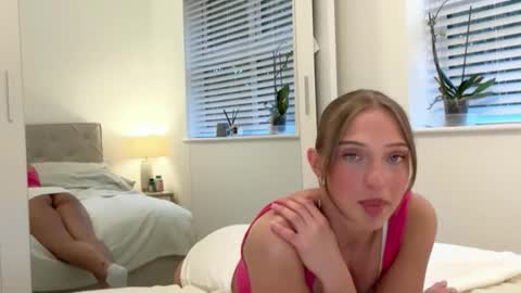 Bella  online show from 17, 10, 2025