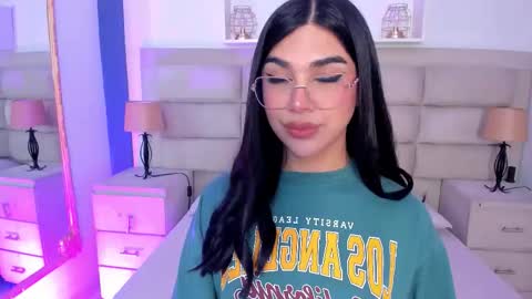 Snapshot of rosecassie chatting on 25, 9, 2025 Rose online show from 25, 9, 2025