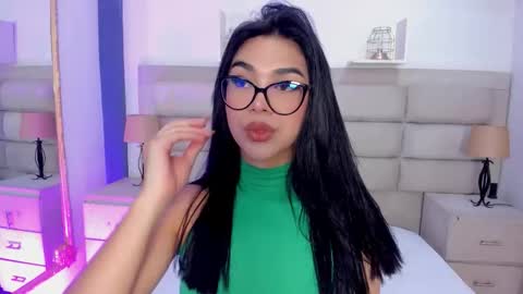 Snapshot of rosecassie chatting on 1, 10, 2025 Rose online show from 1, 10, 2025