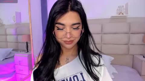 Snapshot of rosecassie chatting on 8, 10, 2025 Rose online show from 8, 10, 2025