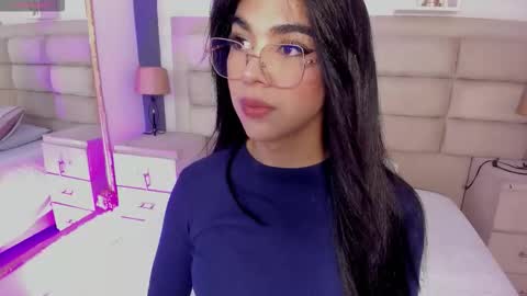 Snapshot of rosecassie chatting on 12, 10, 2025 Rose online show from 12, 10, 2025