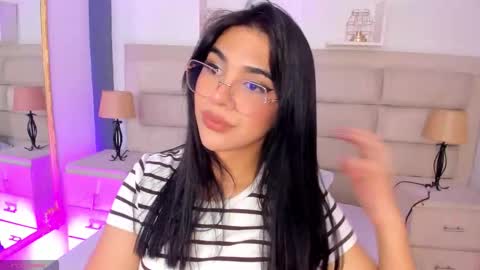 Snapshot of rosecassie chatting on 20, 10, 2025 Rose online show from 20, 10, 2025