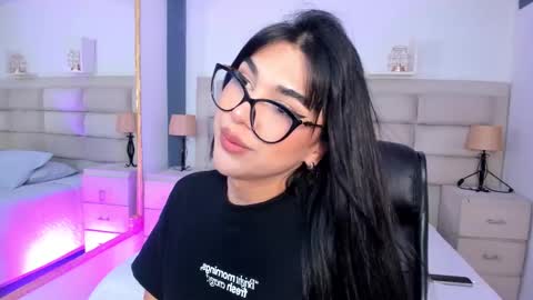 Snapshot of rosecassie chatting on 24, 10, 2025 Rose online show from 24, 10, 2025