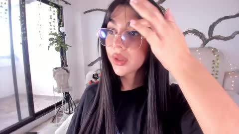 Snapshot of rosecassie chatting on 28, 10, 2025 Rose online show from 28, 10, 2025