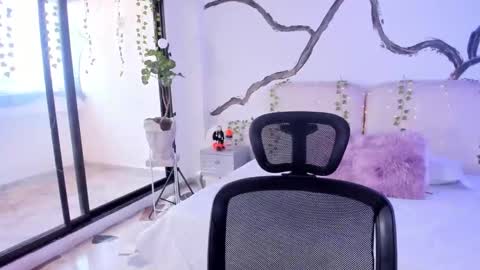 Snapshot of rosecassie chatting on 30, 10, 2025 Rose online show from 30, 10, 2025