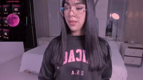 Snapshot of rosecassie chatting on 5, 11, 2025 Rose online show from 5, 11, 2025