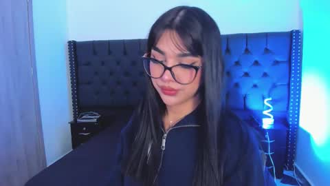 Snapshot of rosecassie chatting on 13, 11, 2025 Rose online show from 13, 11, 2025