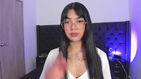 Snapshot of rosecassie chatting on 14, 11, 2025 Rose online show from 14, 11, 2025