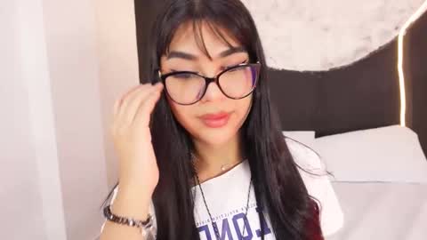 Snapshot of rosecassie chatting on 19, 11, 2025 Rose online show from 19, 11, 2025